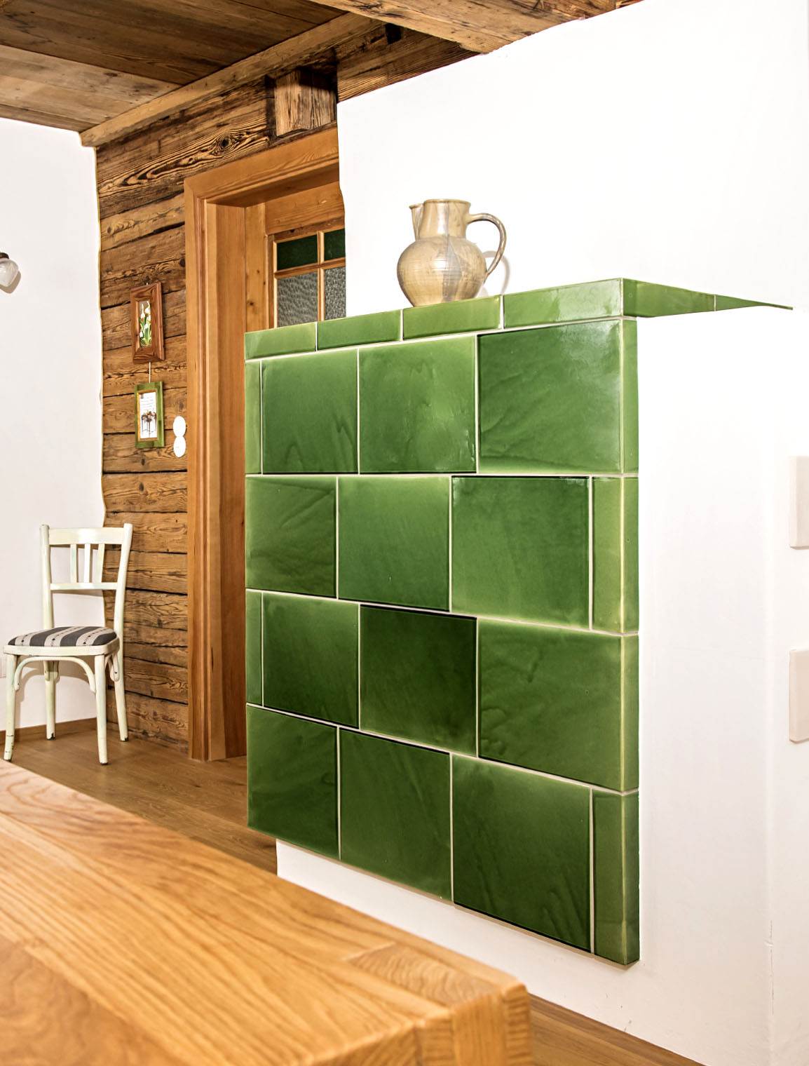 handmade_oven_living_room_kachel_und_ofen_green_handmade_styria_green_back