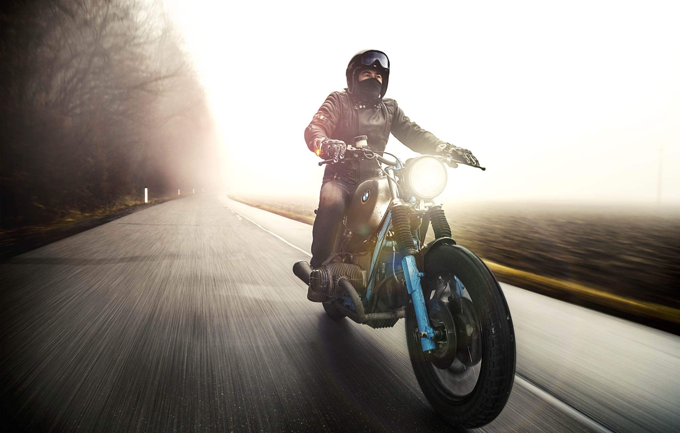 titan_roadtrip_motorcycles_riding_street