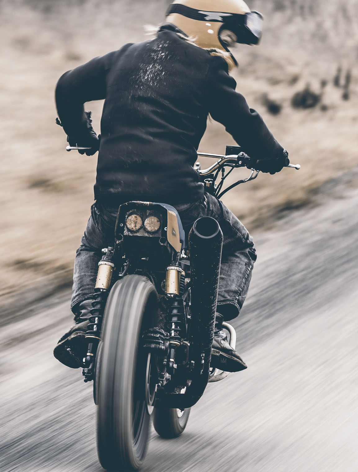 titan_roadtrip_motorcycles_street_kawa_riding